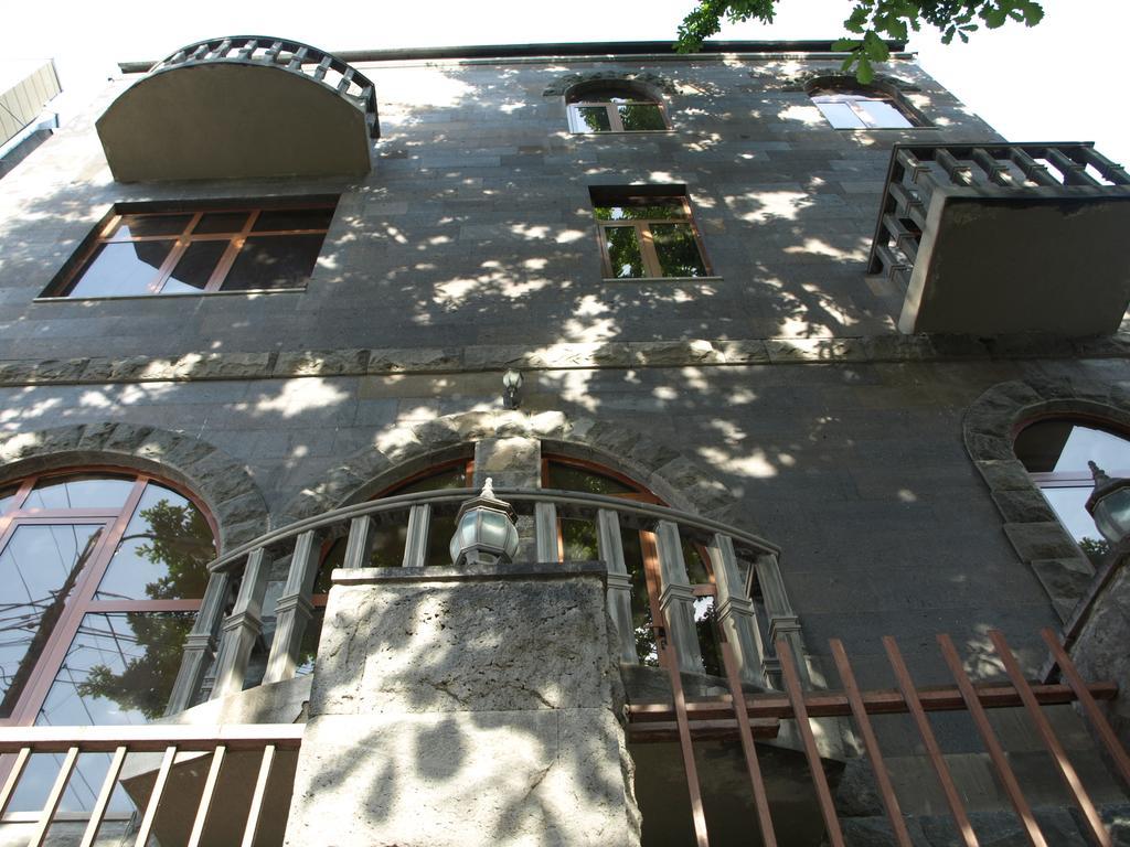 Saryan Hotel Jerevan Exteriör bild