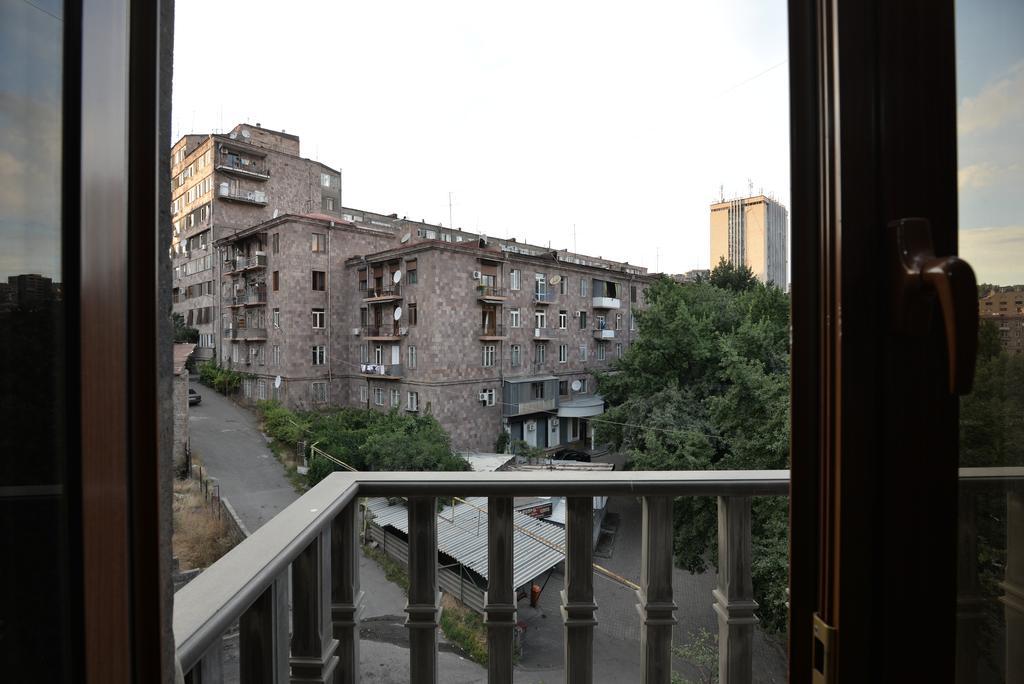 Saryan Hotel Jerevan Exteriör bild